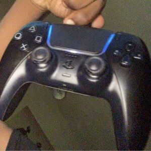 Black ps5 controller